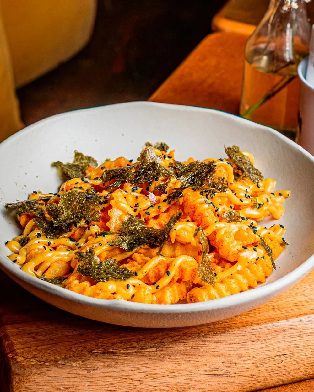 Dragon Fries, batatas crocantes com maionese de sriracha e alga nori
