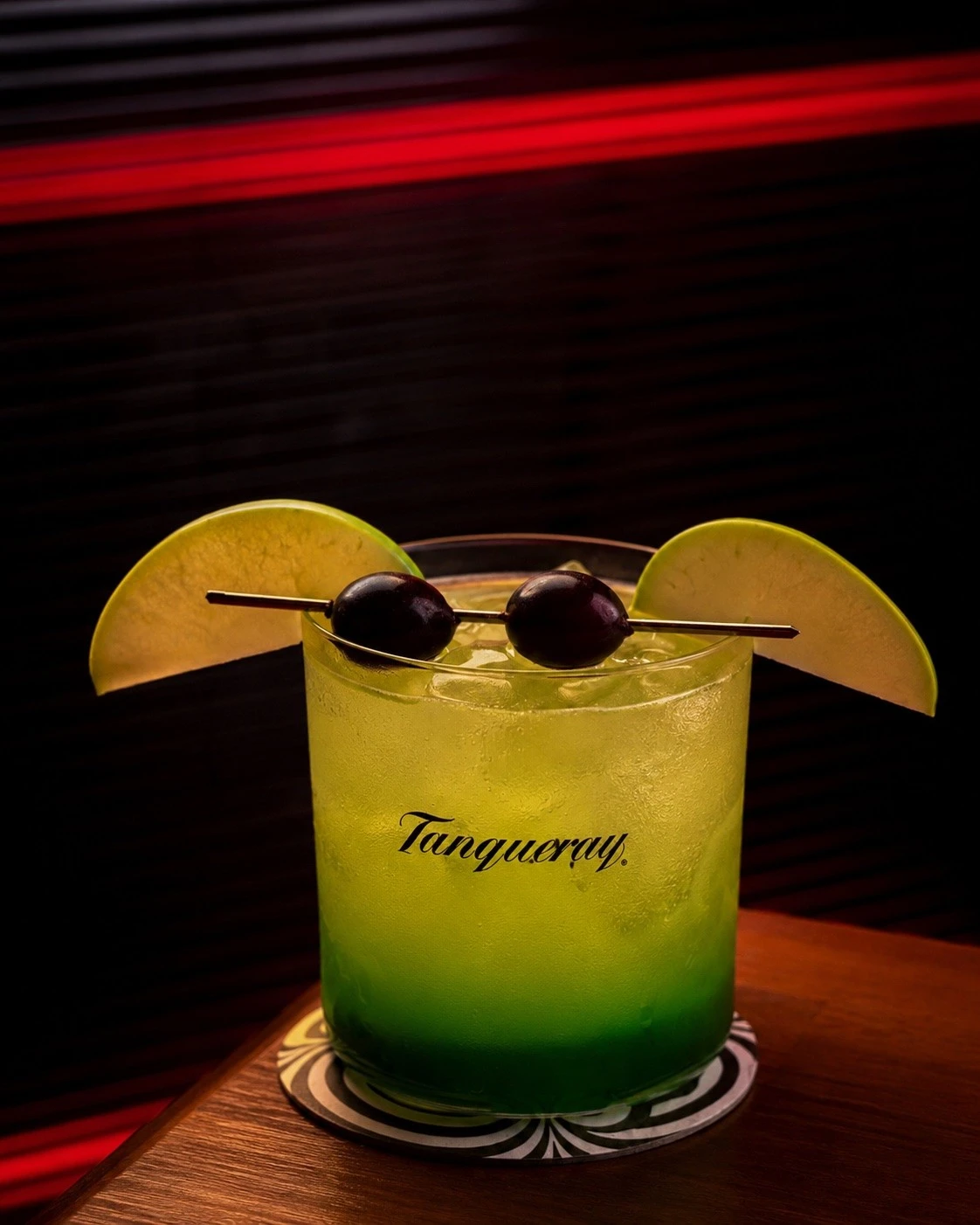 A Força, drink do Surreal com vodca e maçã verde