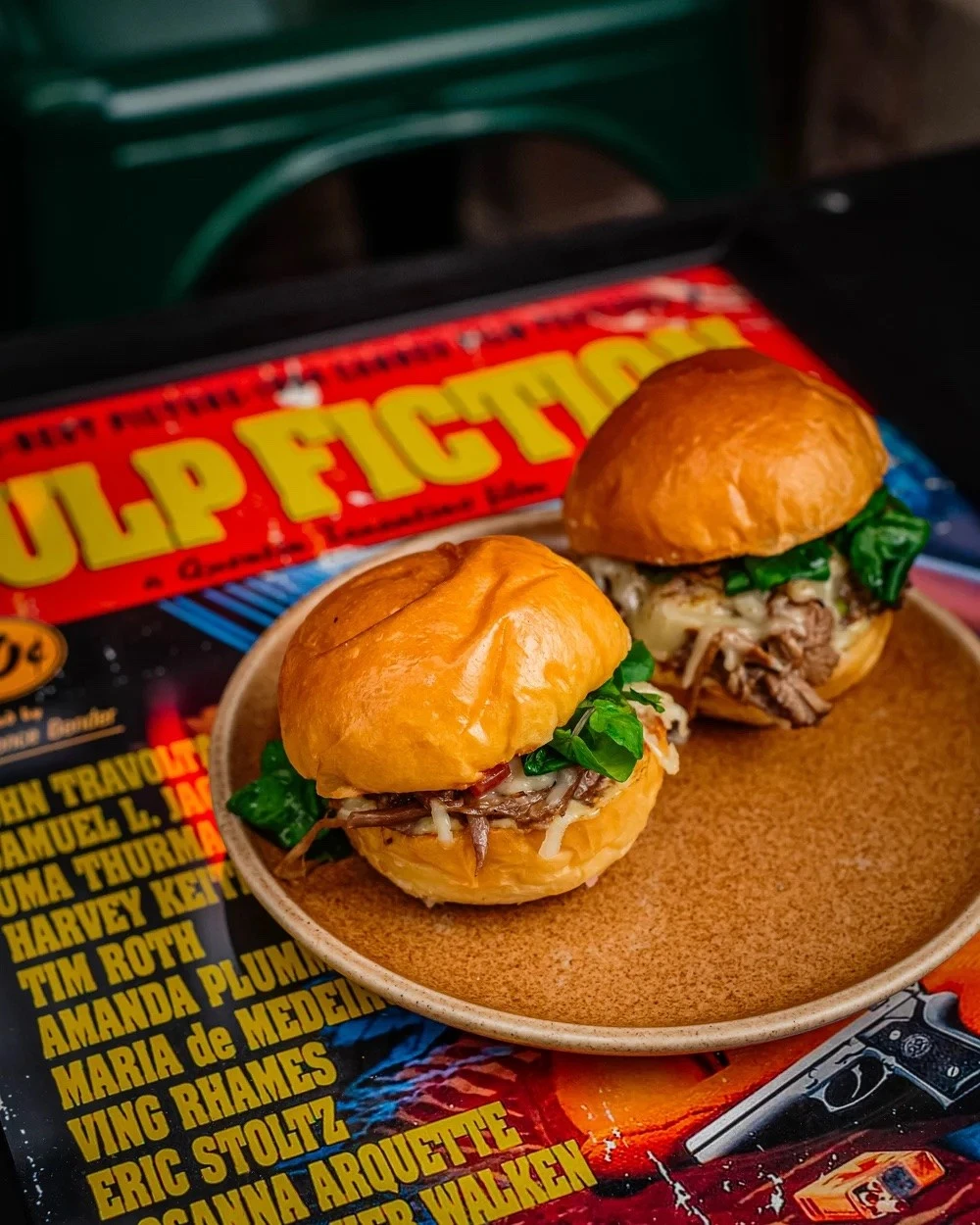 Rib Fiction, dois mini sanduíches de costela defumada do Surreal
