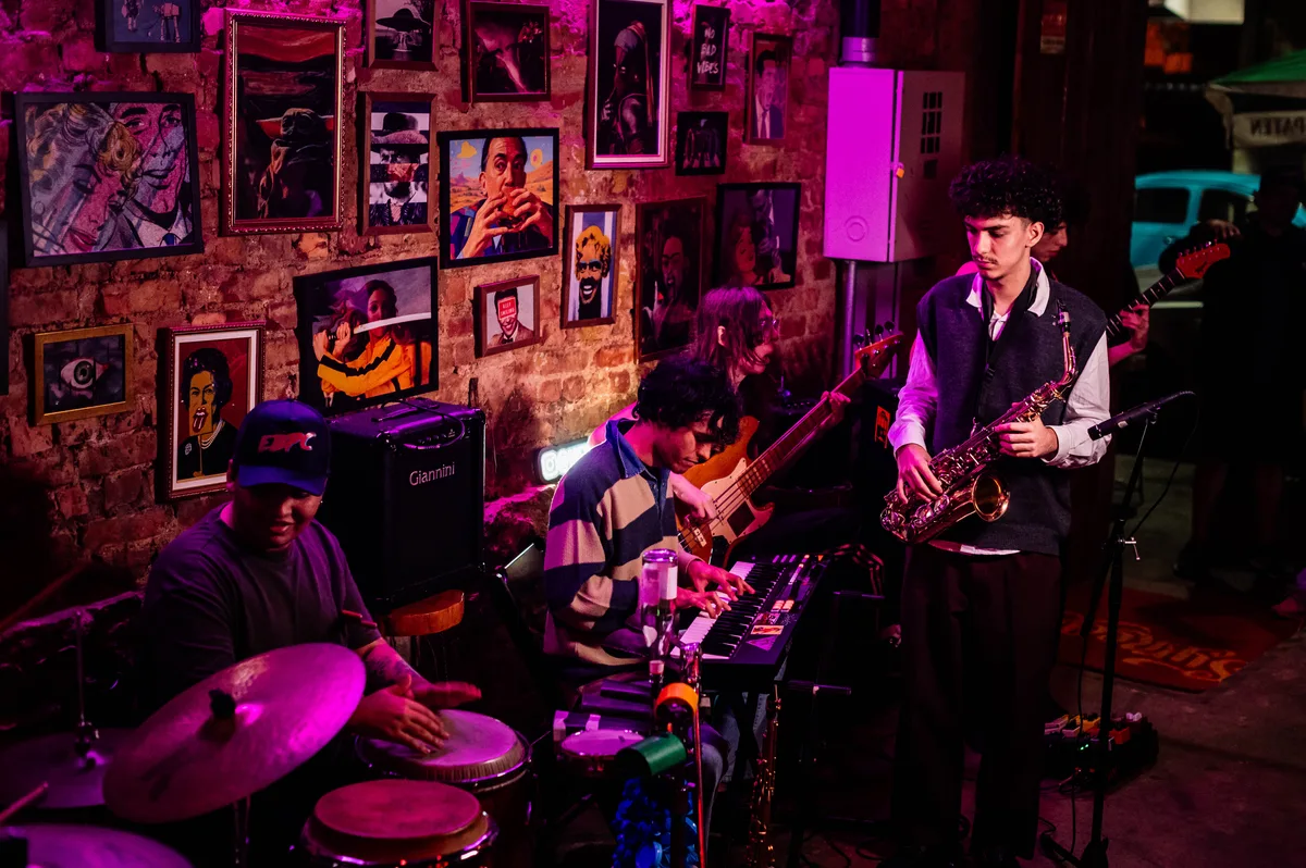 Banda ao vivo no Surreal